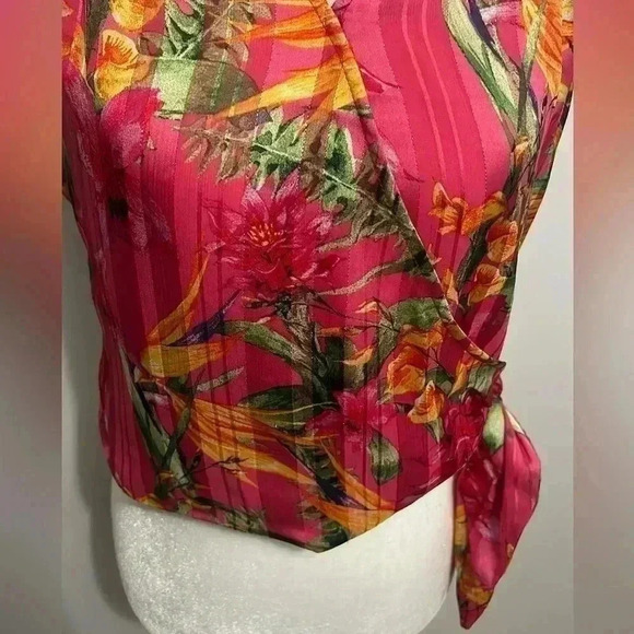 ❤️BNWT Cupcakes & Cashmere Sleeveless Faux  Wrap Pink Tropical Print Top size S - Picture 4 of 6
